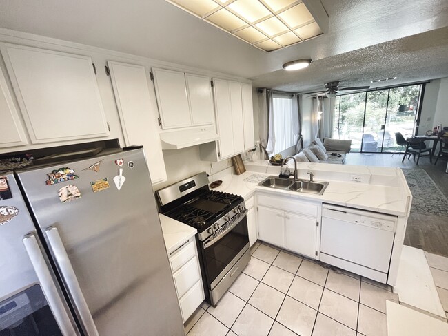 Photo - 12750 Centralia St