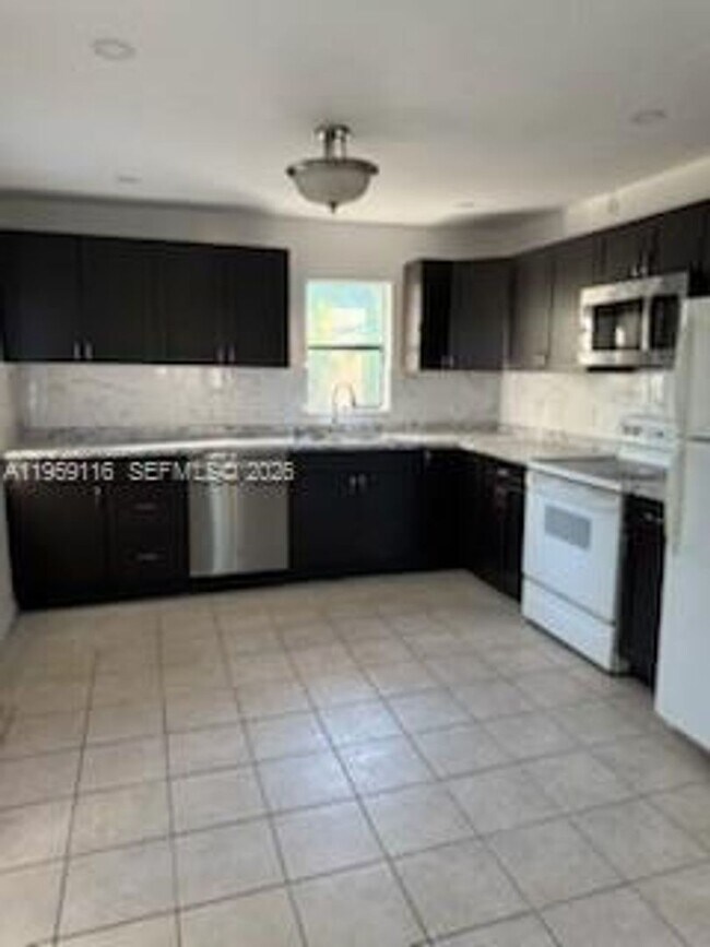 Photo - 1704 SW 43rd Ave