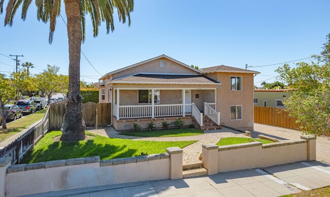 Building Photo - 1036 E Cota St