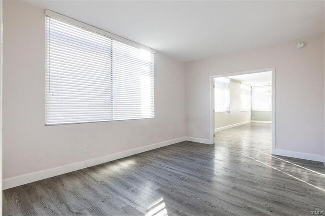 Building Photo - 412 N Palm Dr Unit 303 Rental
