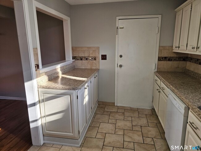 Photo - 494 Oak Ave Unit APT 33