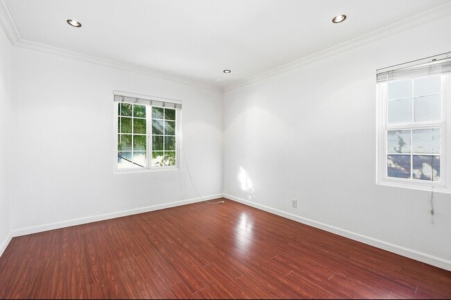 Photo - 6300 Zelzah Ave