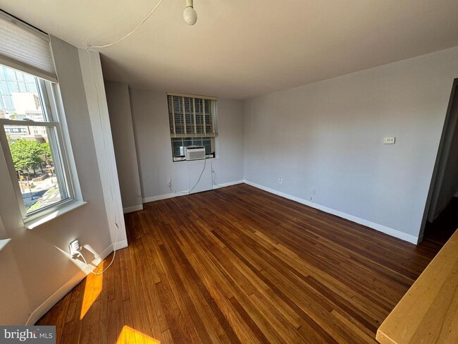 Building Photo - 2135 Walnut St Unit 401 Rental