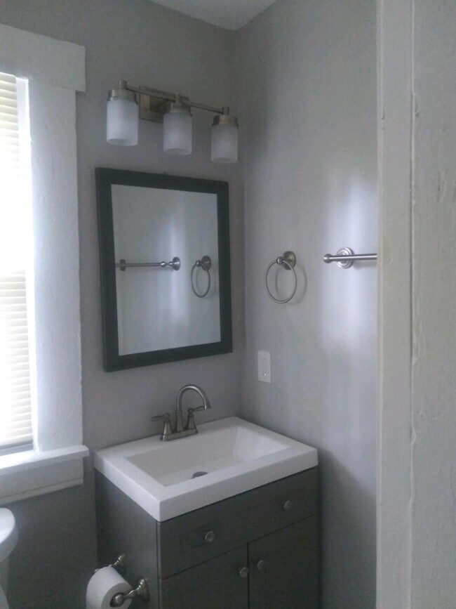 Photo - 1440 Fulton Ave Unit b