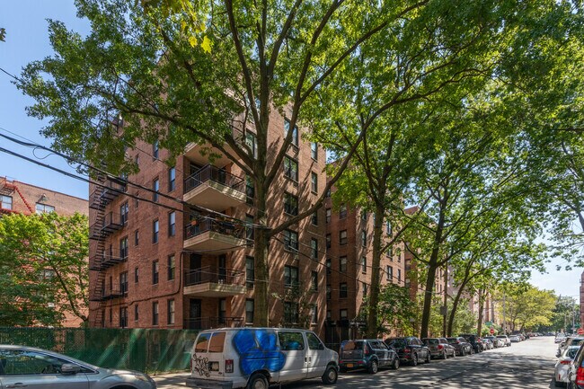 Photo - 665 Thwaites Pl