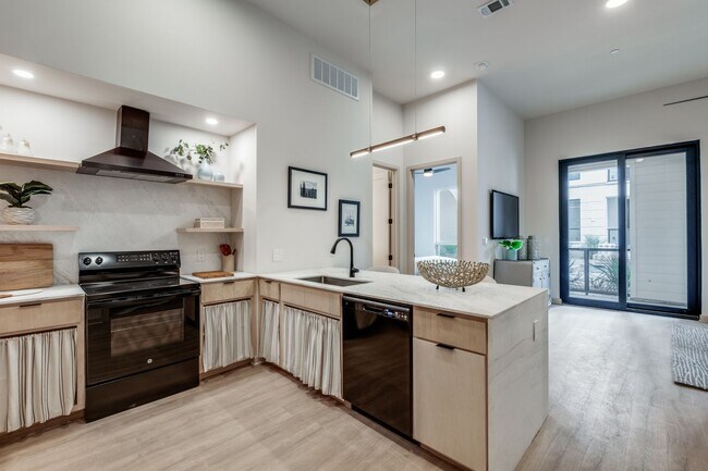 Photo - Bishop Canopy