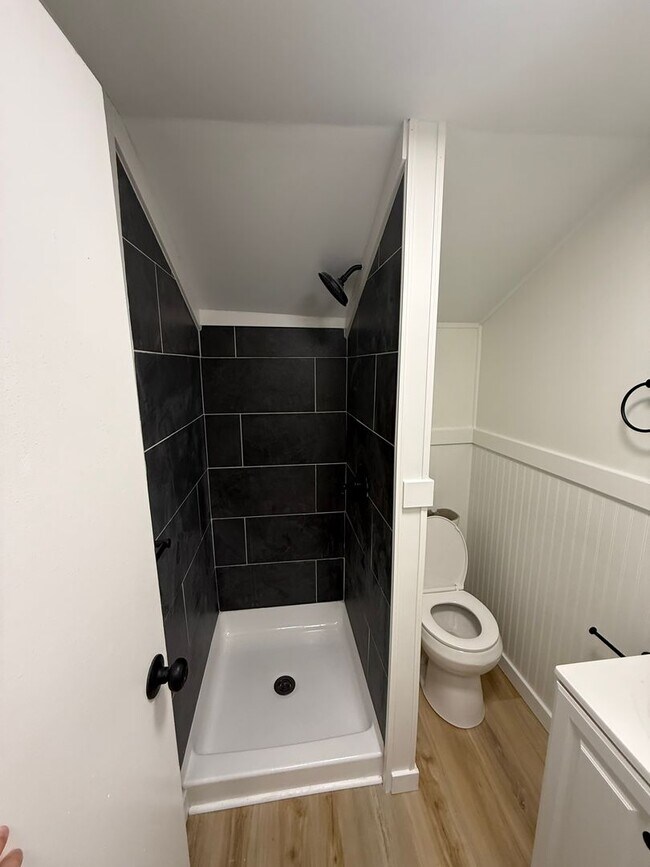 Photo - updated 4 bedroom 2.5 Bathroom house for rent