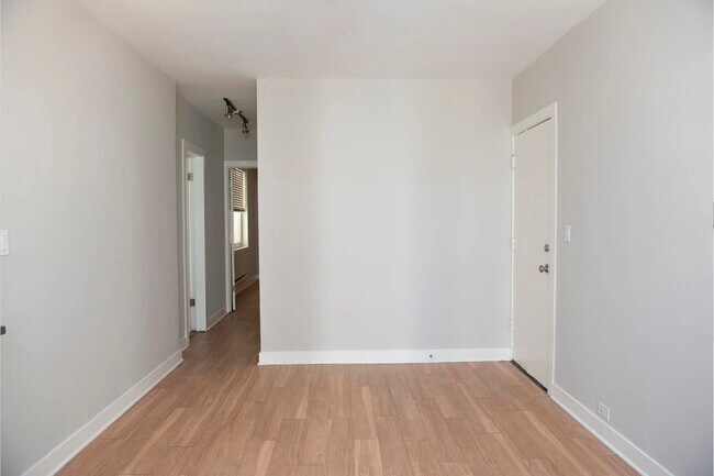 Photo - 517 W Belmont Ave Unit 42