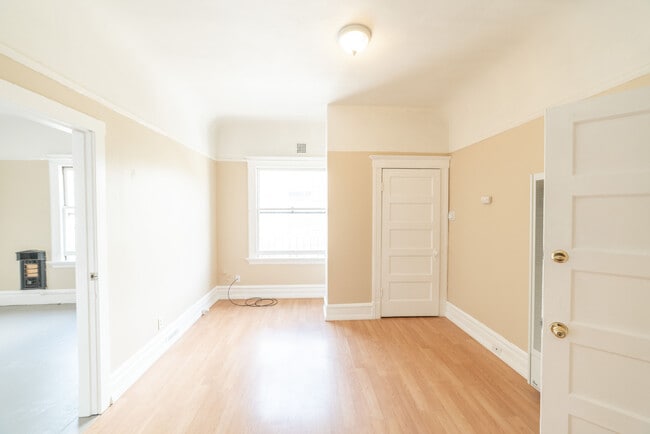 2122 Dwight Way
