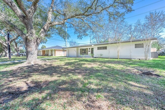 Photo - 206 Crestview Dr