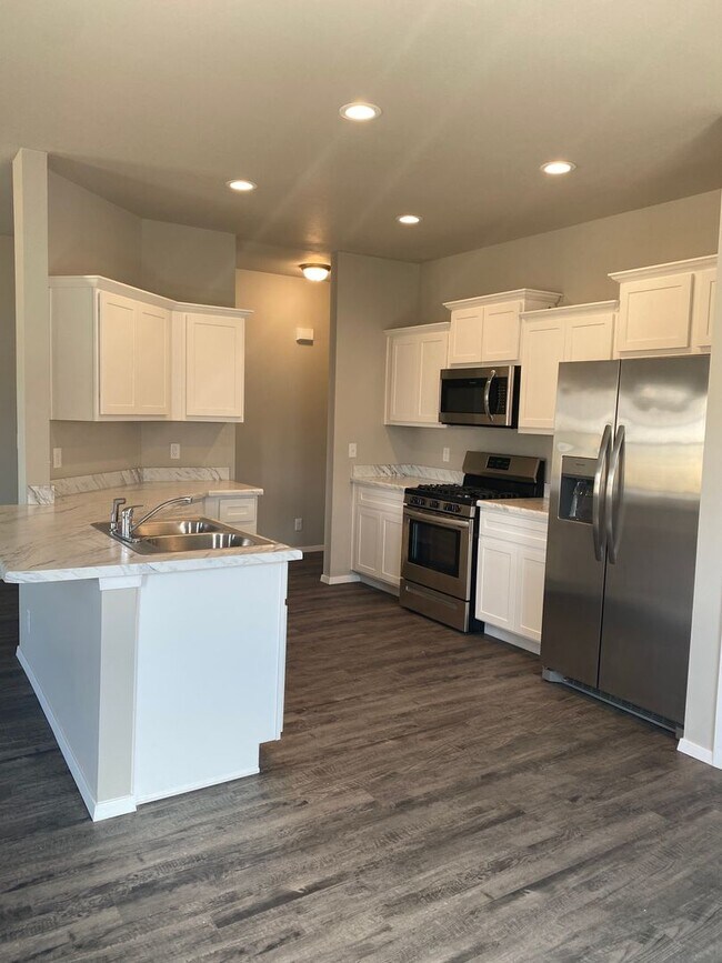 Photo - ***St Patrick's Day Deal!*** Three Bedroom...