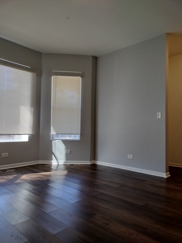 Photo - 5725 S Green St