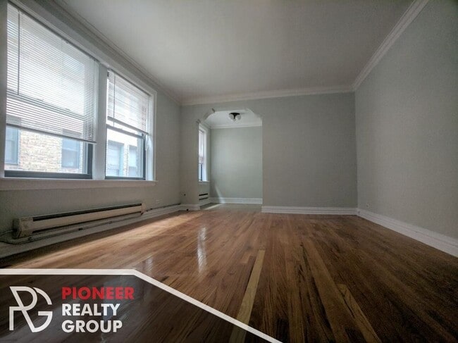 Building Photo - 425 W Roscoe St Unit 303