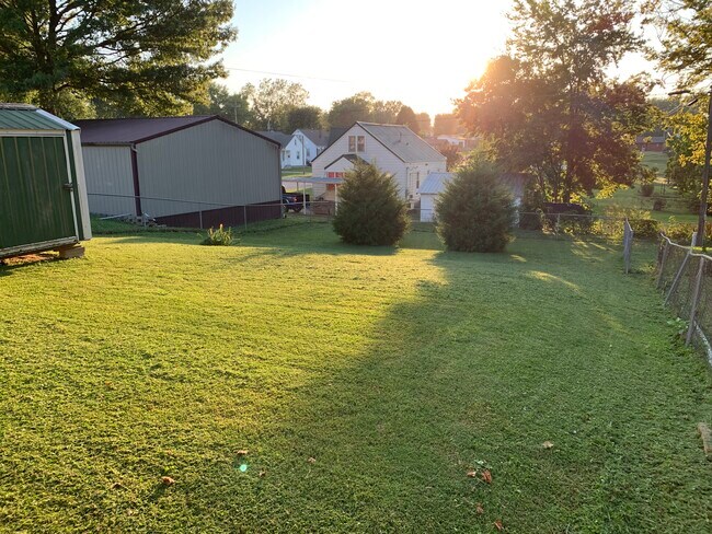 Photo - 108 N School St