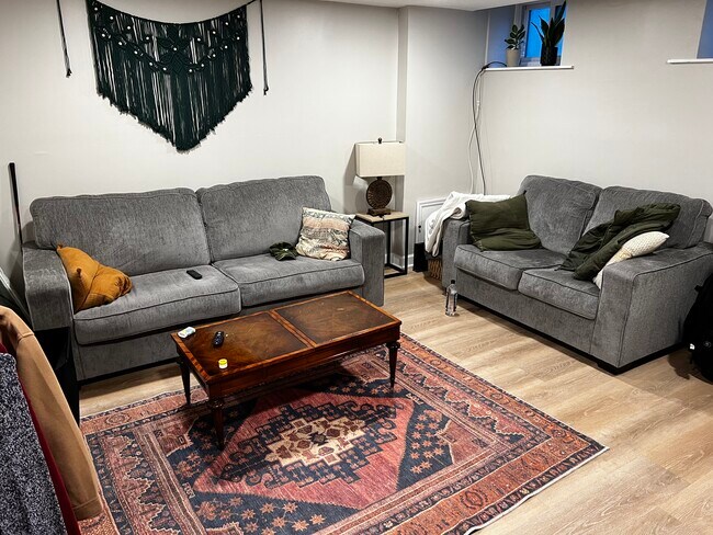 Building Photo - 1424 Catharine St Unit A