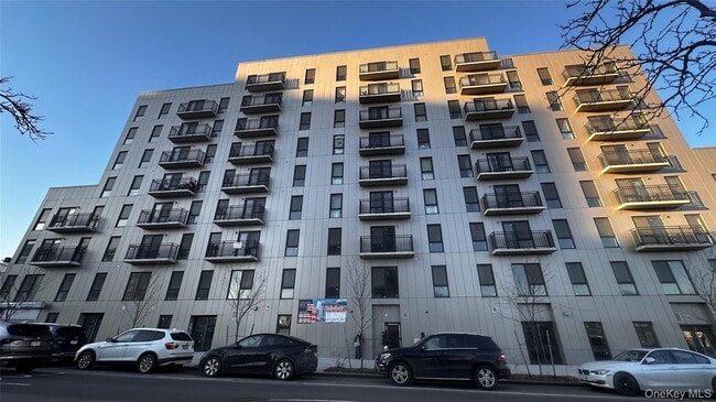 Building Photo - 70-25 Queens Blvd Unit 3L
