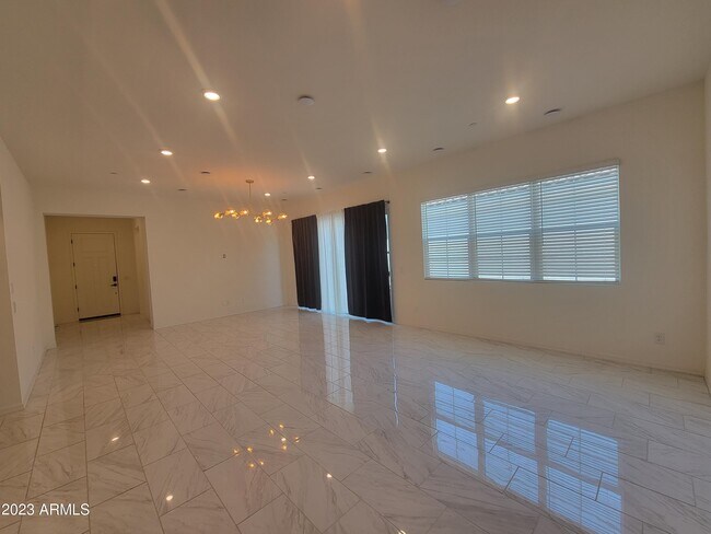 Photo - 240 E Shamrock Dr