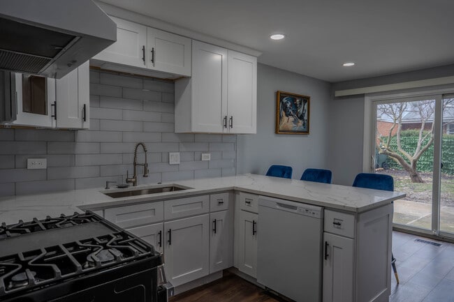 Photo - 620 57th St Unidad 1