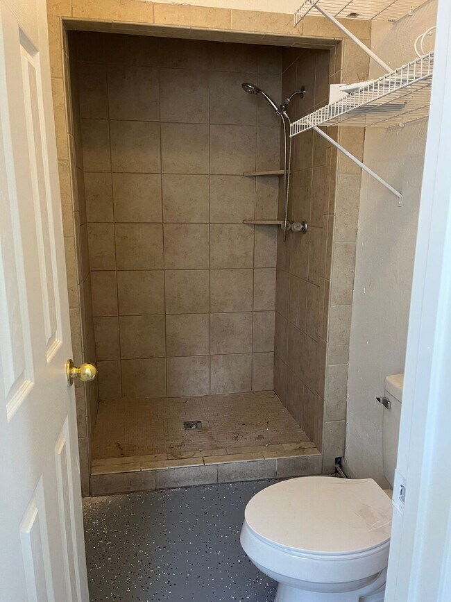 Photo - Huge Backhouse Barn