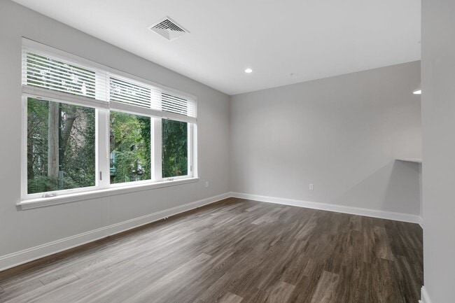 Building Photo - Stunning 1 Bedroom Luxury Apartment with T... Unit 303