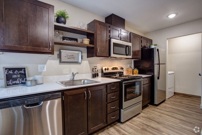 Kitchen - Commons at Redwood Creek Apartments