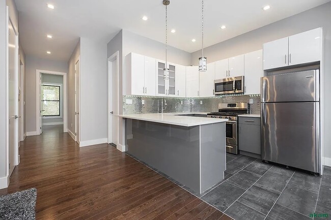 Photo - 417 Manhattan Ave Unit 3