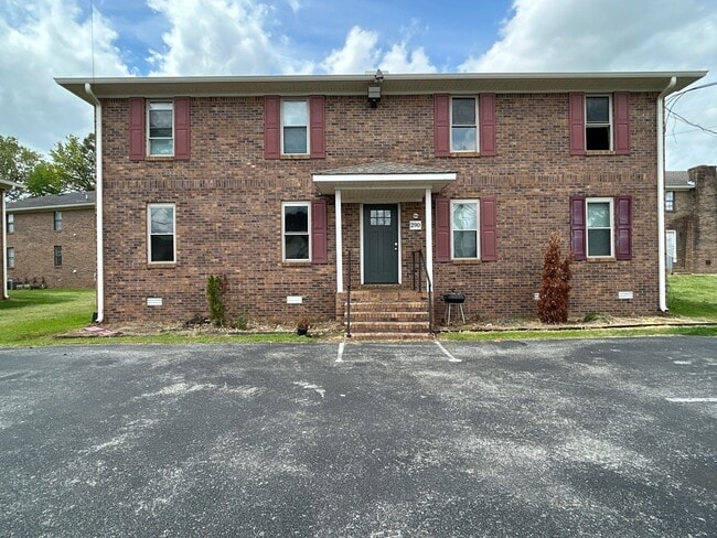 Building Photo - 290 Tinker Hill Cv Unit C
