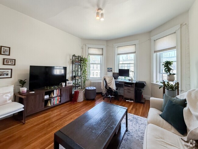 Building Photo - 1568 Commonwealth Ave Unit 8 Rental