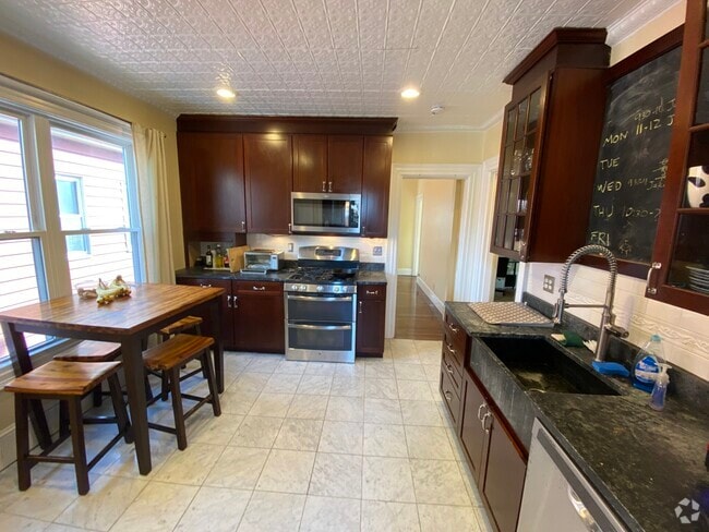 Building Photo - 383 Highland Ave Rental