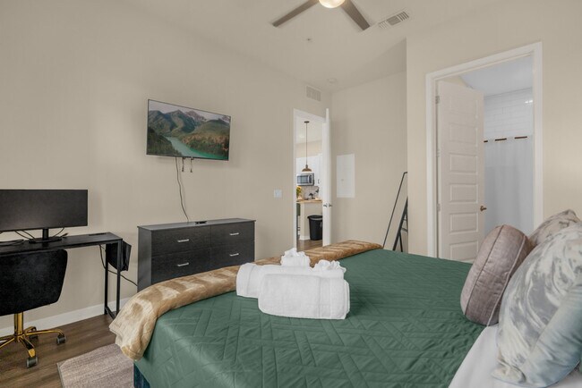 Photo - 1223 E Plant St Unidad SI ID1511057P