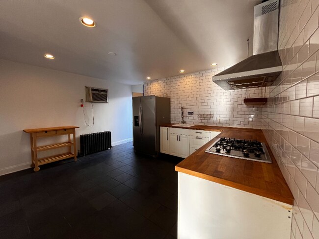 Photo - 1339 Earl St