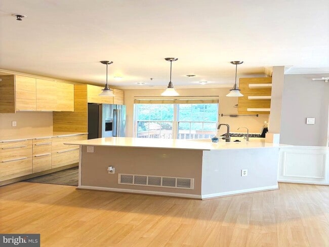 Building Photo - 9 Essex Ct