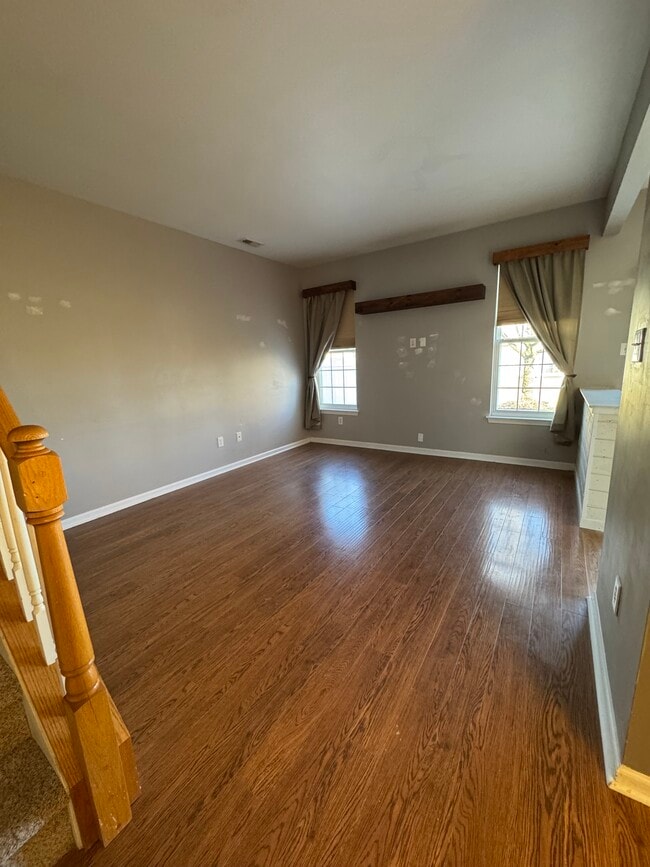 Photo - 603 London Court II