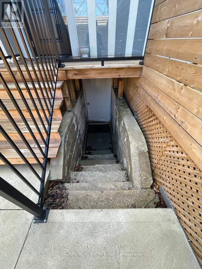 Photo - 520 Cochrane Rd