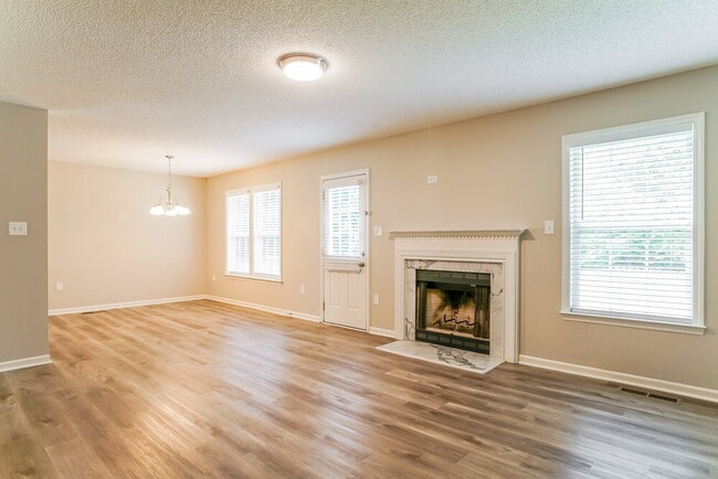 Photo - 412 Birdsong Way