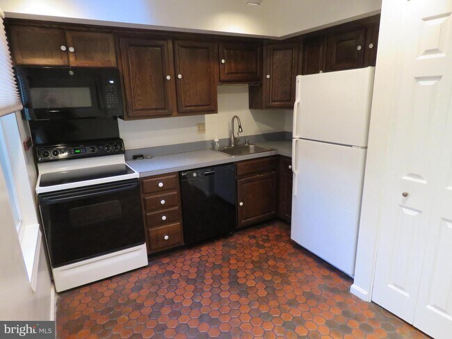 Photo - 1043 Paper Mill Ct