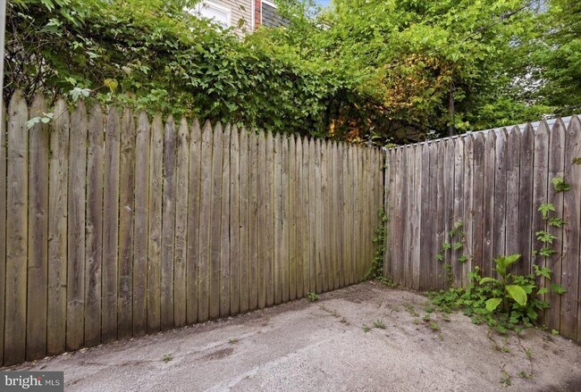 Photo - 231 E Phil Ellena St