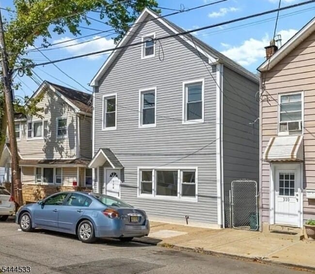 Building Photo - 308 N 2nd St Unit 2