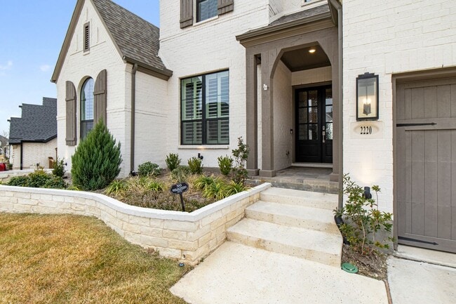 Photo - Stunning 4-Bedroom Luxury Residence with Bonus Office in the Prestigious Walsh Community LIKE NEW!