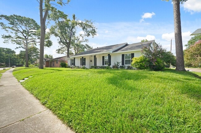 Photo - 5943 Greenmont Dr