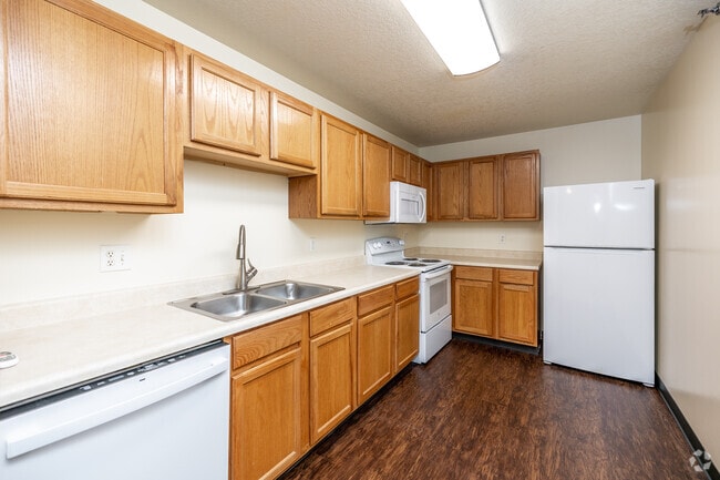 1BR, 1BA - 640 SF