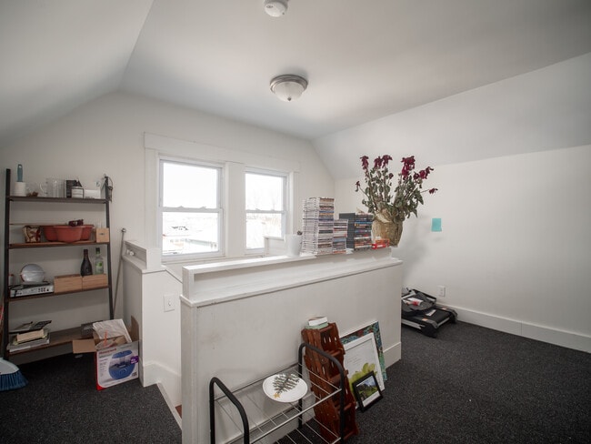 Building Photo - 99 2nd St Unit 2