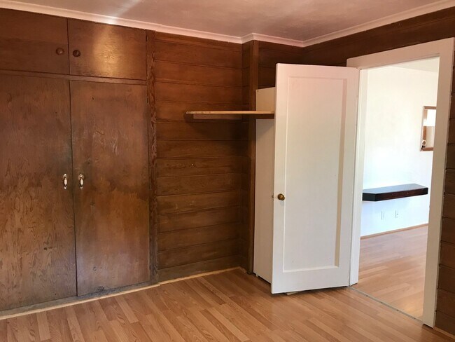 Photo - Springfield one bedroom in triplex with pr...