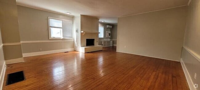 Building Photo - 201 S Broadway St Rental