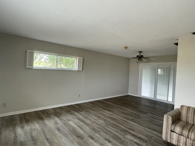 Photo - 213 E Pecan Rd