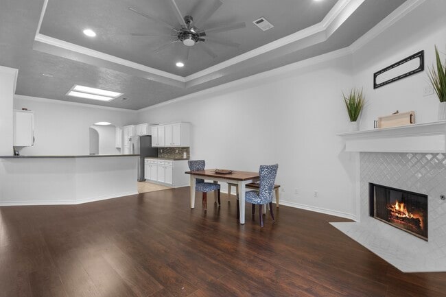 Photo - 405 Harbor Oaks Dr