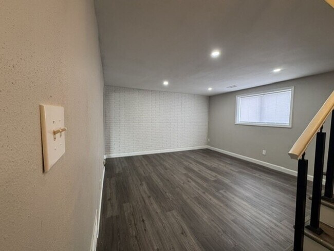 421 Joseph Dr Unit 421J-Apt. A