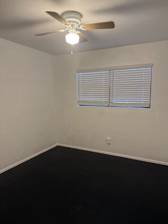 Photo - 415 E 49th St