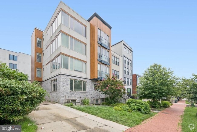 Building Photo - 915 12th St NE Unit 4 Rental
