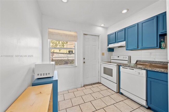 Photo - 1127 NE 5th Ave Unit 4